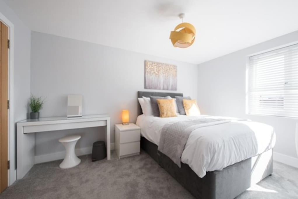 ברנטווד Beautiful, Spacious 1 Bed Flat מראה חיצוני תמונה